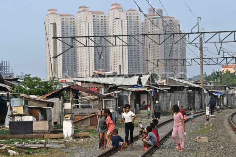 Gambar permukiman kumuh di kota besar