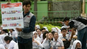 Generasi muda sedang mengikuti sosialisasi pendidikan politik