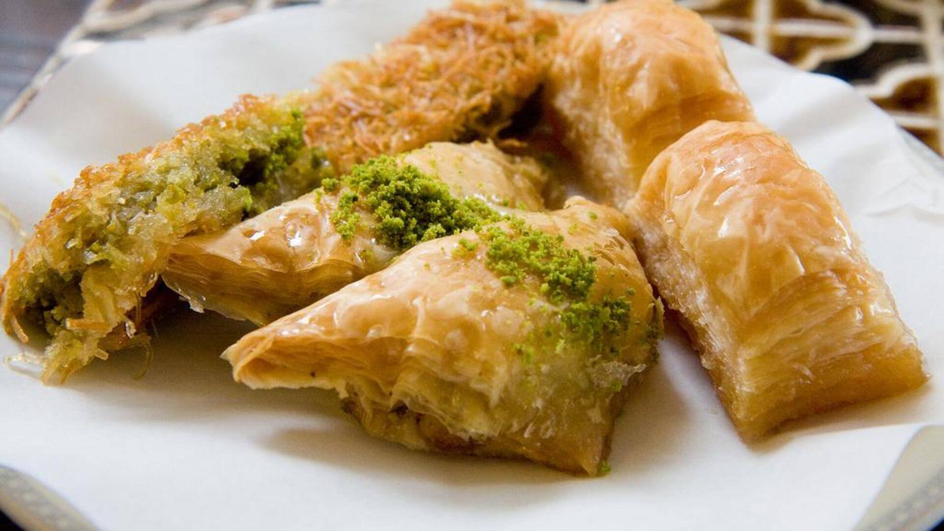 Baklava Yunani yang menggoda dengan tekstur renyah dan isian kacang manis