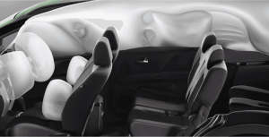 Interior mobil Daihatsu dengan fitur airbag ganda dan samping untuk perlindungan maksimal