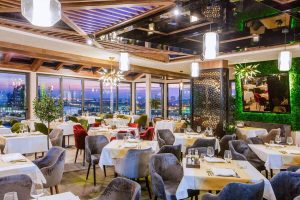 Restoran fine dining di Jakarta dengan suasana elegan dan menu premium, memberikan pengalaman makan mewah dan eksklusif