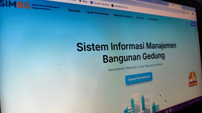 Antarmuka portal SIMBG Kementerian PUPR yang digunakan dalam sistem perizinan digital Kabupaten Langkat